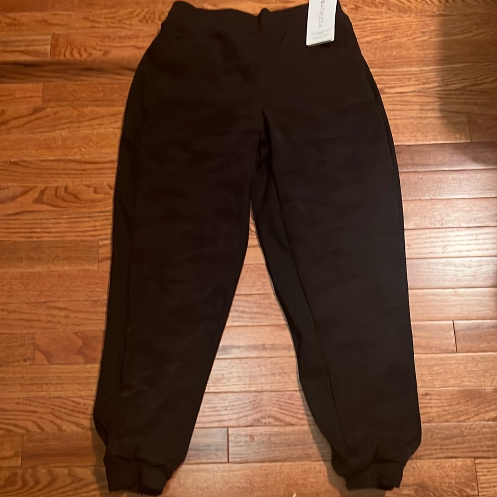 Athleta Brooklyn lined camo jogger. Black camo size 8 New with tags